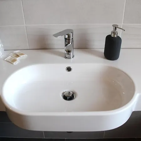 Easyroom - Casello Autostradale Bed & Breakfast 3*