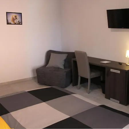 Easyroom - Casello Autostradale 3* Frosinone